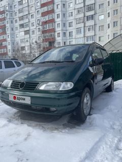 Минивэн или однообъемник Volkswagen Sharan 1996 года, 400000 рублей, Нижневартовск