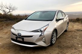Лифтбек Toyota Prius 2016 года, 1860000 рублей, Благовещенск