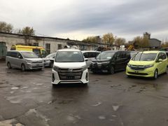 Минивэн или однообъемник Toyota Noah 2018 года, 2900000 рублей, Москва