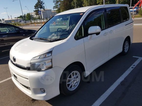    Toyota Voxy 2011 , 949000 , 