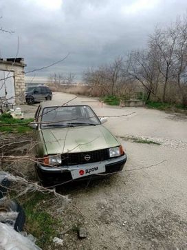 Седан Opel Corsa 1985 года, 30000 рублей, Феодосия