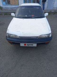 Седан Toyota Carina 1990 года, 140000 рублей, Барнаул