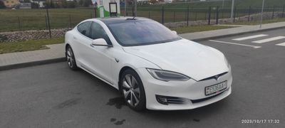 Лифтбек Tesla Model S 2020 года, 5500000 рублей, Екатеринбург