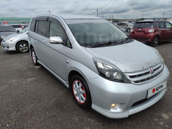    Toyota Isis 2010 , 799000 , 