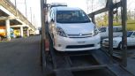    Toyota Isis 2010 , 678000 , 