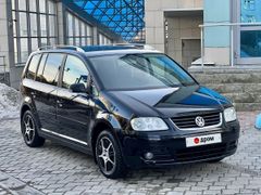 Минивэн или однообъемник Volkswagen Touran 2004 года, 675000 рублей, Екатеринбург