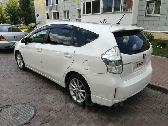    Toyota Prius Alpha 2011 , 815000 , 