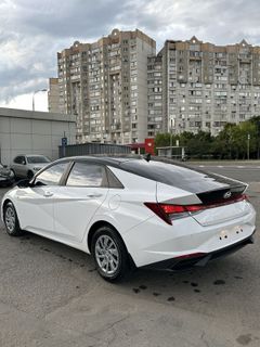 Седан Hyundai Elantra 2023 года, 2475000 рублей, Москва