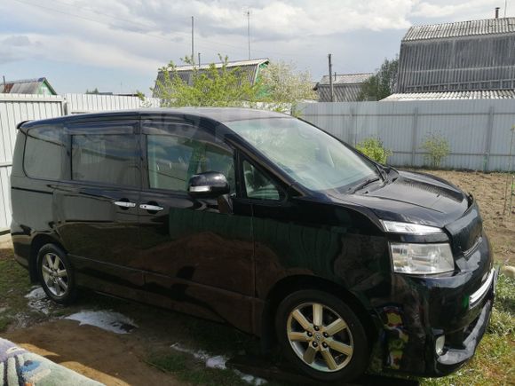    Toyota Voxy 2009 , 660000 , 