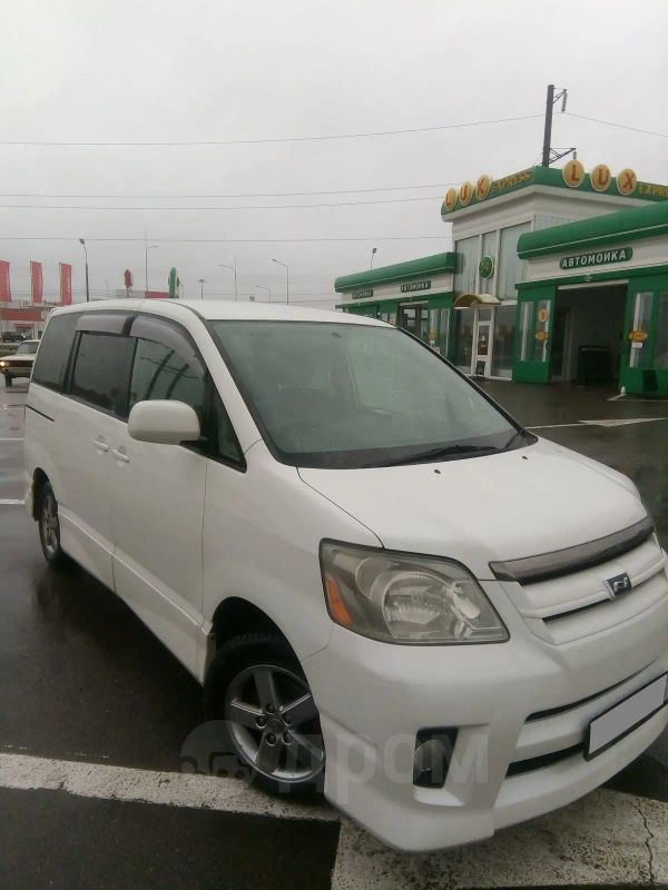    Toyota Noah 2005 , 300000 , 