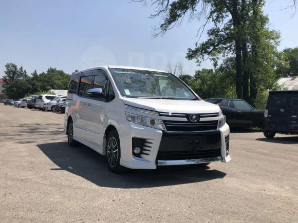    Toyota Voxy 2015 , 1350000 , 