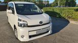    Toyota Voxy 2010 , 878000 , 