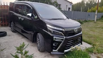    Toyota Voxy 2019 , 2450000 , 