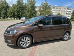 Минивэн или однообъемник Volkswagen Touran 2017 года, 1915000 рублей, Минск