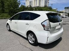Toyota Prius Alpha 2014