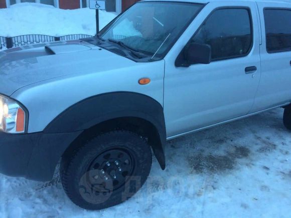  Nissan NP300 2010 , 520000 , 