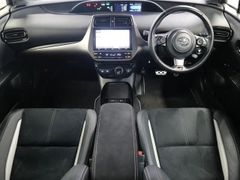 Лифтбек Toyota Prius PHV 2018 года, 1500000 рублей, Владивосток