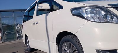 Минивэн или однообъемник Toyota Alphard 2014 года, 2700000 рублей, Уссурийск