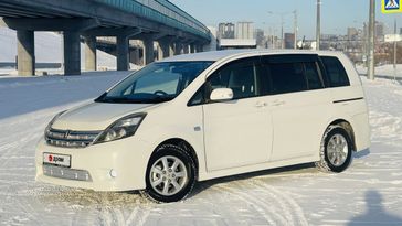 Минивэн или однообъемник Toyota Isis 2012 года, 1100000 рублей, Новосибирск