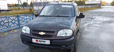SUV или внедорожник Chevrolet Niva 2010 года, 500000 рублей, Когалым
