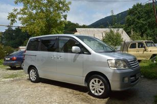    Toyota Noah 2002 , 400000 , 