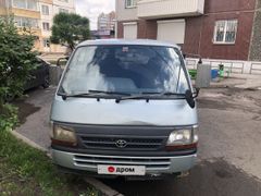 Минивэн или однообъемник Toyota Hiace 1997 года, 300000 рублей, Красноярск