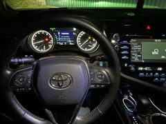 Седан Toyota Camry 2018 года, 3150000 рублей, Сургут