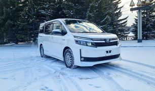 Минивэн или однообъемник Toyota Voxy 2016 года, 2150000 рублей, Иркутск