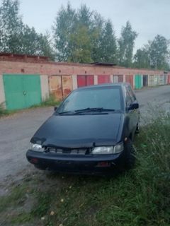 Минивэн или однообъемник Nissan Prairie 1990 года, 50000 рублей, Северск