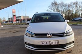 Минивэн или однообъемник Volkswagen Touran 2019 года, 2170000 рублей, Евпатория