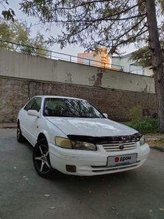 Седан Toyota Camry 1998 года, 410000 рублей, Новосибирск