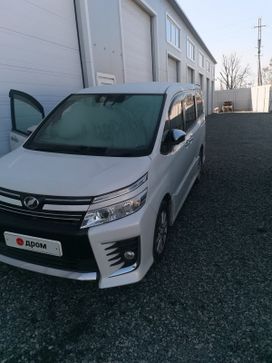    Toyota Voxy 2014 , 750000 , 