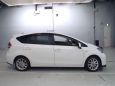    Toyota Prius Alpha 2015 , 950000 , 