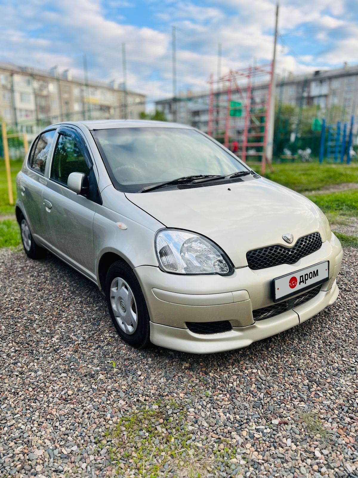 Vitz 2004