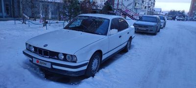 Седан BMW 5-Series 1990 года, 360000 рублей, Абакан