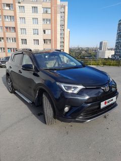 SUV или внедорожник Toyota RAV4 2017 года, 2830000 рублей, Новосибирск