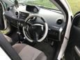  Toyota ist 2002 , 330000 , 