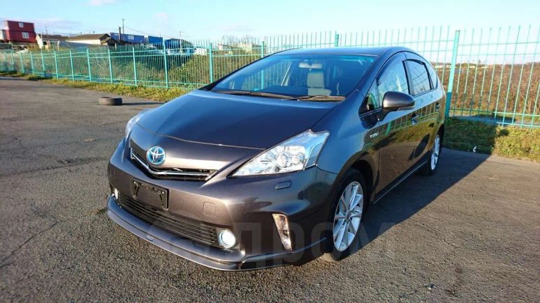    Toyota Prius Alpha 2011 , 875000 , 