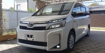 Минивэн или однообъемник Toyota Voxy 2017 года, 2555555 рублей, Краснодар