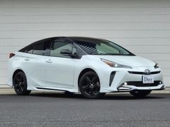 Лифтбек Toyota Prius 2019 года, 1450000 рублей, Магадан