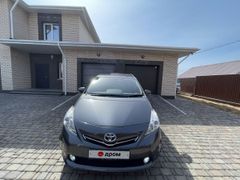 Минивэн или однообъемник Toyota Prius Alpha 2013 года, 1190000 рублей, Благовещенск