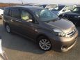    Toyota Isis 2009 , 640000 , 