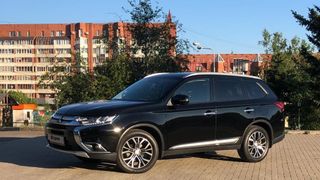 SUV или внедорожник Mitsubishi Outlander 2017 года, 2900000 рублей, Иркутск