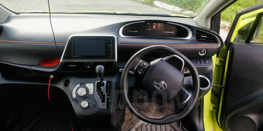    Toyota Sienta 2015 , 985000 , 