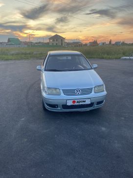  3  Volkswagen Polo 2000 , 300000 , 