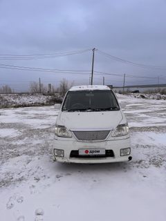 Минивэн или однообъемник Nissan Serena 2002 года, 450000 рублей, Якутск
