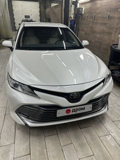Седан Toyota Camry 2019 года, 3800000 рублей, Сургут