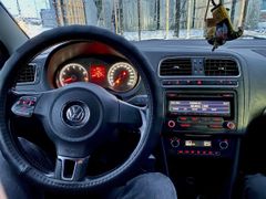 Седан Volkswagen Polo 2011 года, 780000 рублей, Ханты-Мансийск