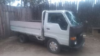 Бортовой грузовик Toyota Hiace 1988 года, 470000 рублей, Горный