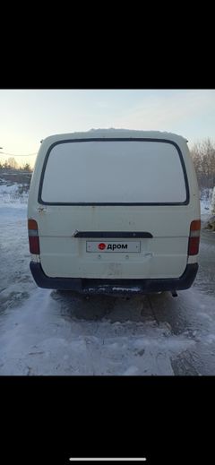 Минивэн или однообъемник Toyota Hiace 2001 года, 430000 рублей, Бердск
